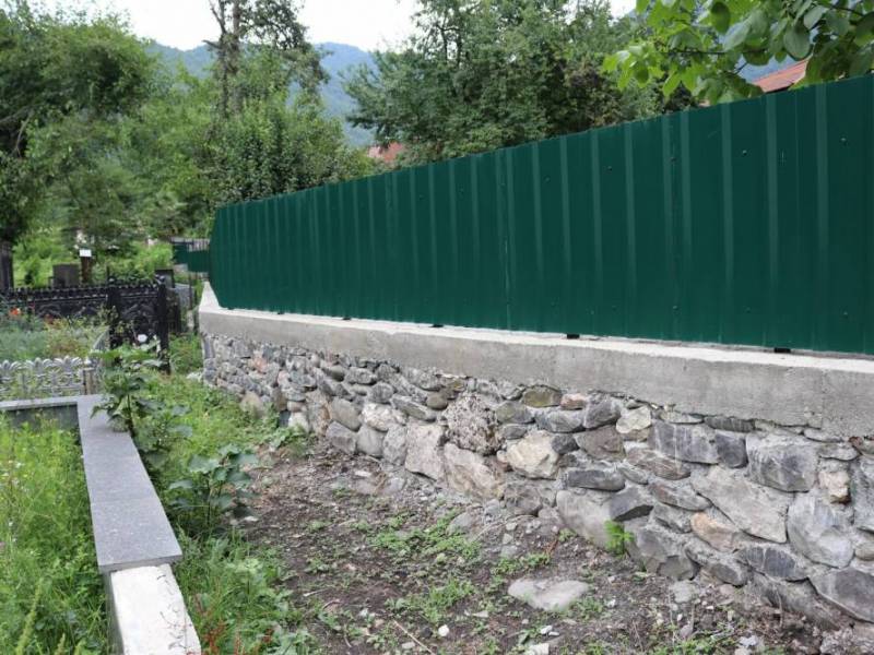 ქალაქ ცაგერში დასრულდა ძველი სასაფლაოს შემოღობვის  სამუშაოები